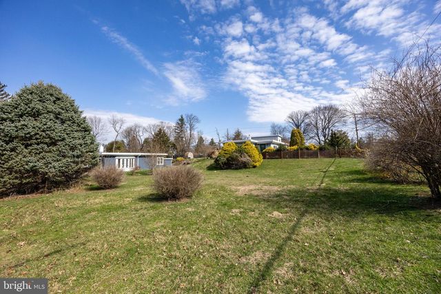 8101 DOUGLAS RD, Glenside, PA 19038