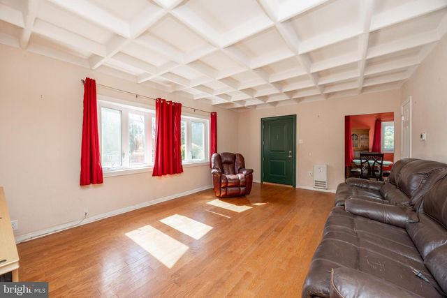 8101 DOUGLAS RD, Glenside, PA 19038