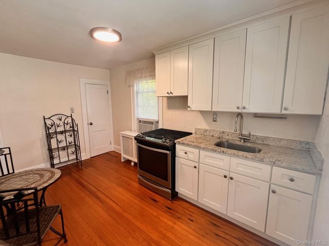 22 Jarvis Place Upper, Lynbrook, NY 11563