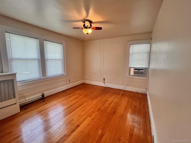 22 Jarvis Place Upper, Lynbrook, NY 11563