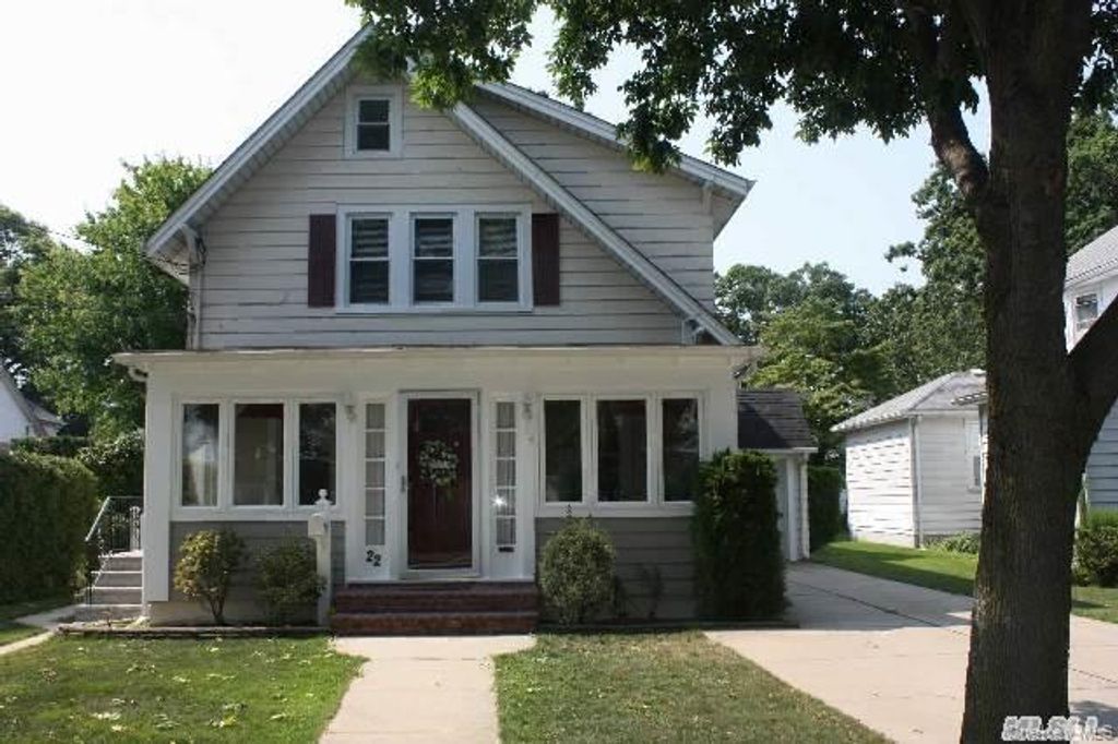 22 Jarvis Place Upper, Lynbrook, NY 11563