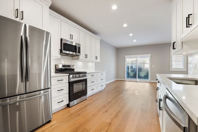 9430 Churchill Drive, Hickory Hills, IL 60457