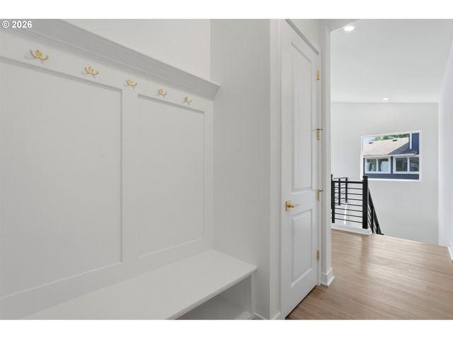 17697 HILLSIDE Dr, West Linn, OR 97068