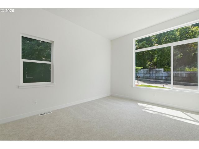 17697 HILLSIDE Dr, West Linn, OR 97068