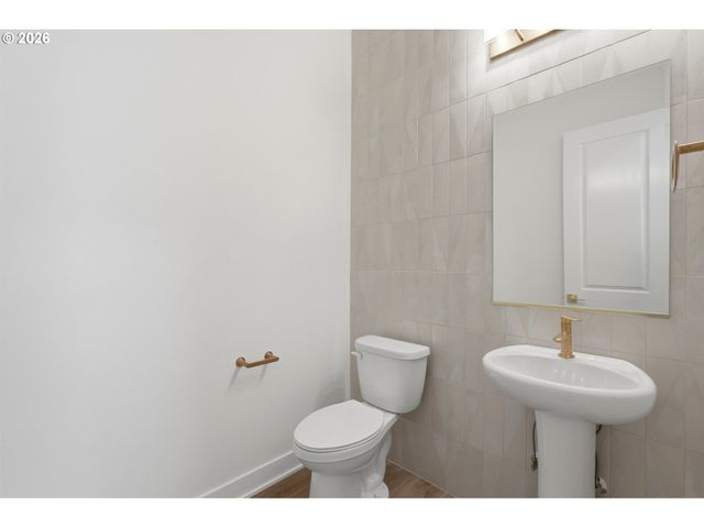 17697 HILLSIDE Dr, West Linn, OR 97068