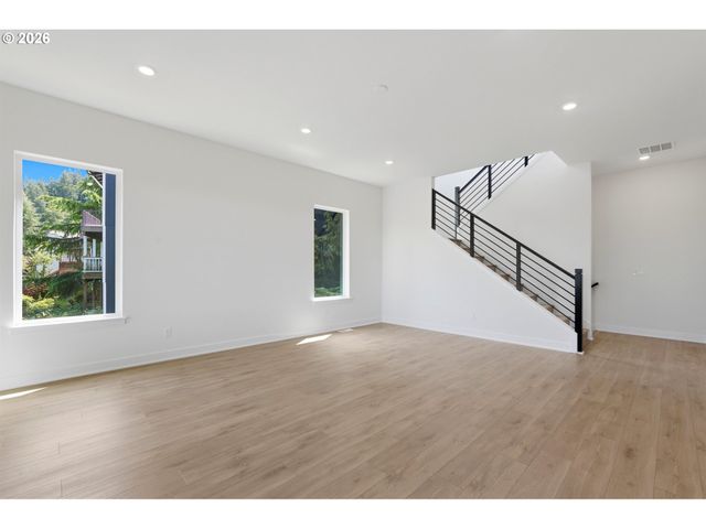 17697 HILLSIDE Dr, West Linn, OR 97068