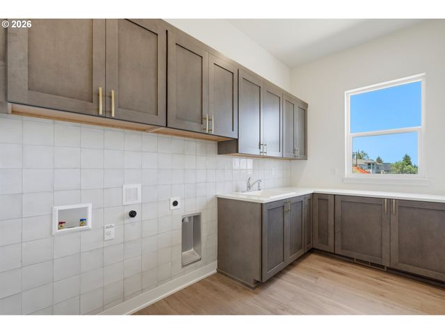 17697 HILLSIDE Dr, West Linn, OR 97068