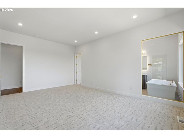 17697 HILLSIDE Dr, West Linn, OR 97068