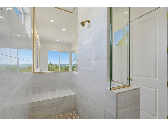 17697 HILLSIDE Dr, West Linn, OR 97068