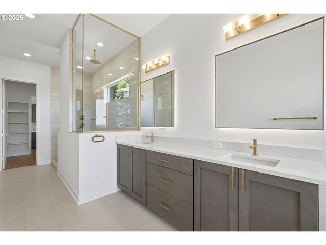 17697 HILLSIDE Dr, West Linn, OR 97068