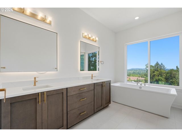 17697 HILLSIDE Dr, West Linn, OR 97068