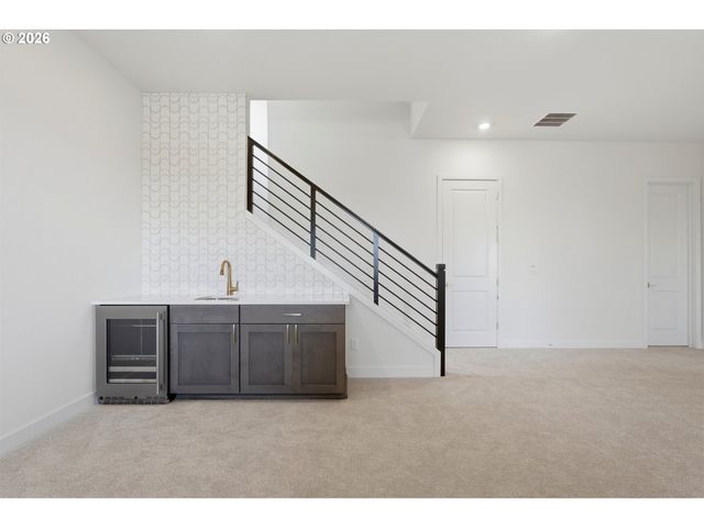 17697 HILLSIDE Dr, West Linn, OR 97068
