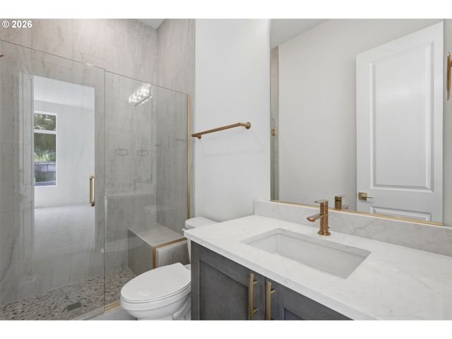 17697 HILLSIDE Dr, West Linn, OR 97068