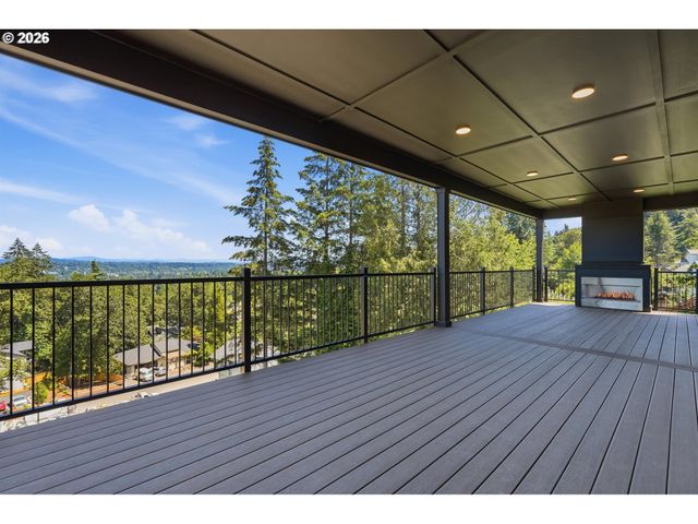 17697 HILLSIDE Dr, West Linn, OR 97068