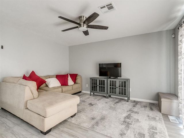 10405 N McKinley Avenue, Oklahoma City, OK 73114