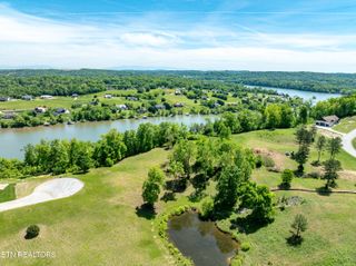 900 Eagle Nest Drive, Loudon, TN 37774