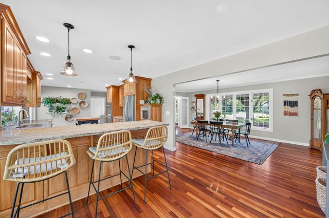 12 Tamarisk Road, Dellwood, MN 55110