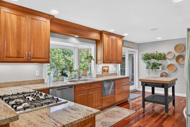12 Tamarisk Road, Dellwood, MN 55110