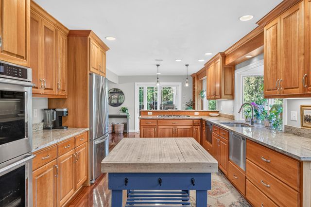 12 Tamarisk Road, Dellwood, MN 55110