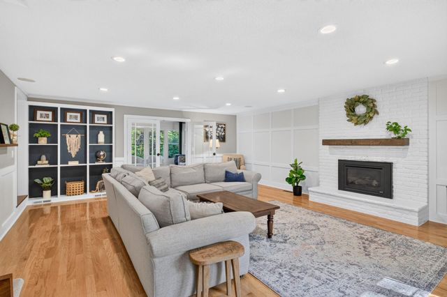 12 Tamarisk Road, Dellwood, MN 55110