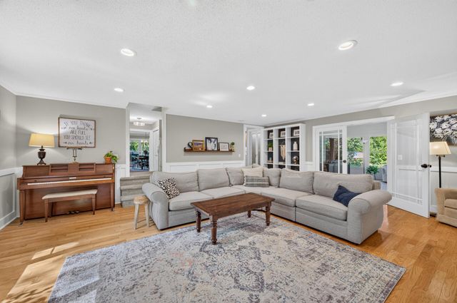 12 Tamarisk Road, Dellwood, MN 55110
