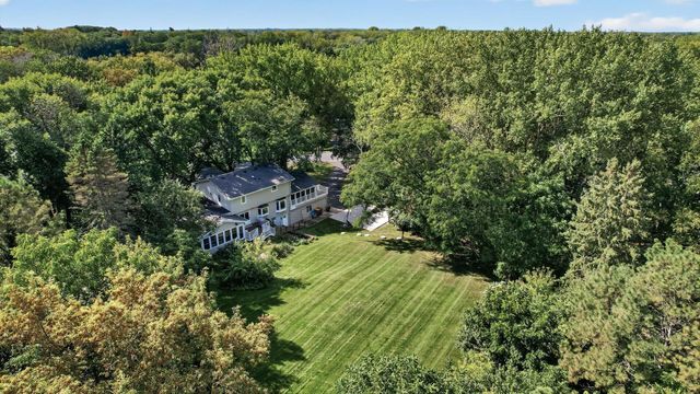 12 Tamarisk Road, Dellwood, MN 55110