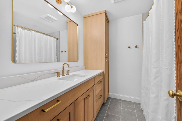 12 Tamarisk Road, Dellwood, MN 55110