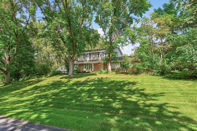 12 Tamarisk Road, Dellwood, MN 55110