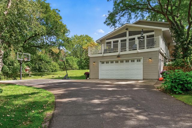 12 Tamarisk Road, Dellwood, MN 55110