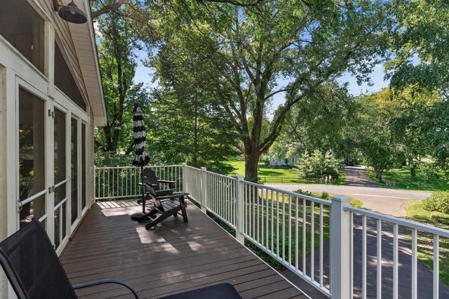 12 Tamarisk Road, Dellwood, MN 55110