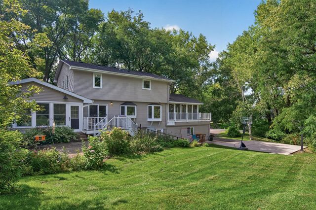12 Tamarisk Road, Dellwood, MN 55110
