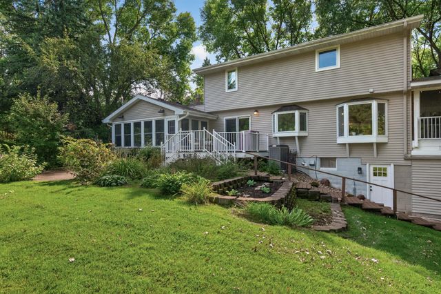 12 Tamarisk Road, Dellwood, MN 55110