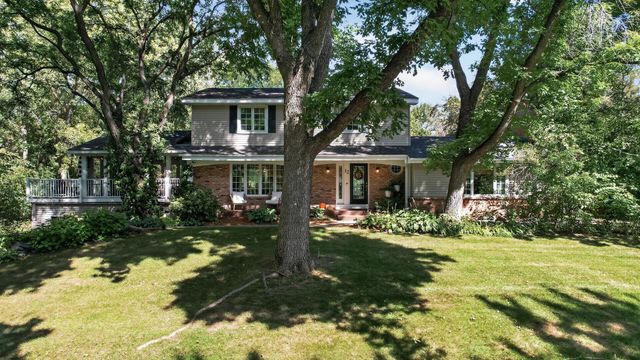 12 Tamarisk Road, Dellwood, MN 55110