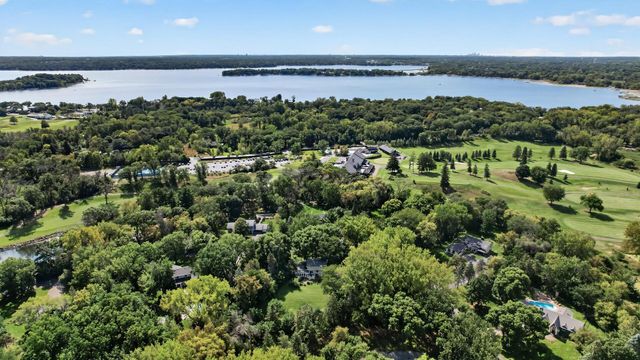 12 Tamarisk Road, Dellwood, MN 55110