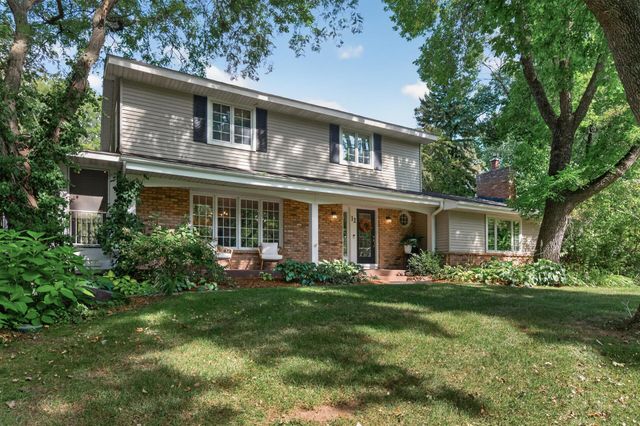 12 Tamarisk Road, Dellwood, MN 55110