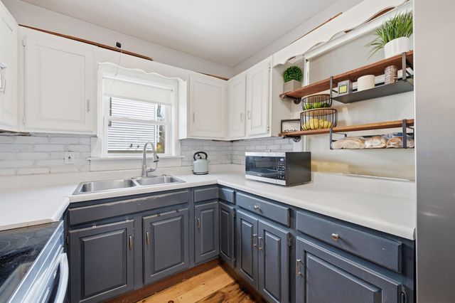 10 Lindy Street, Pembroke, NH 03275