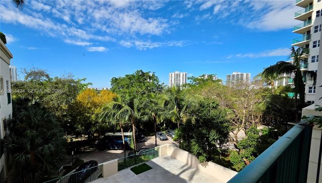 20000 E Country Club Dr 402, Aventura, FL 33180