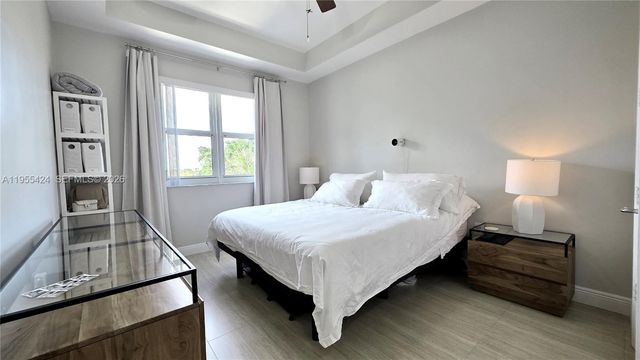 20000 E Country Club Dr 402, Aventura, FL 33180