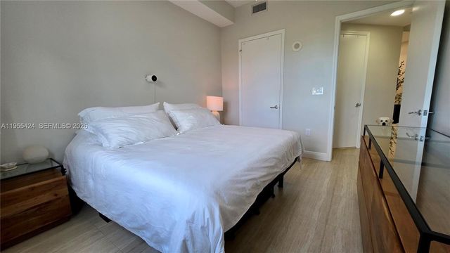 20000 E Country Club Dr 402, Aventura, FL 33180