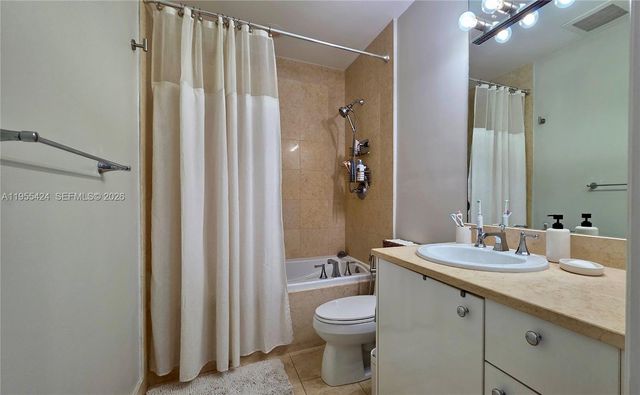 20000 E Country Club Dr 402, Aventura, FL 33180