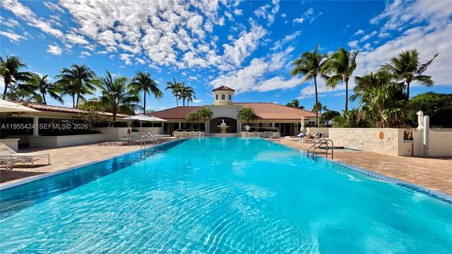 20000 E Country Club Dr 402, Aventura, FL 33180