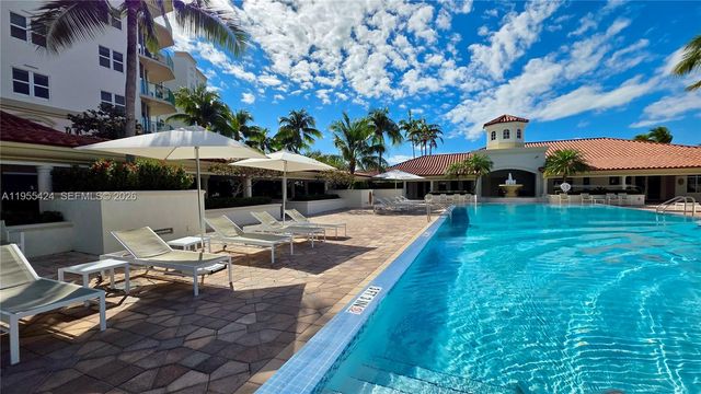 20000 E Country Club Dr 402, Aventura, FL 33180