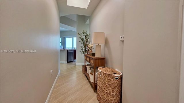 20000 E Country Club Dr 402, Aventura, FL 33180