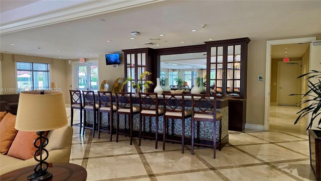 20000 E Country Club Dr 402, Aventura, FL 33180