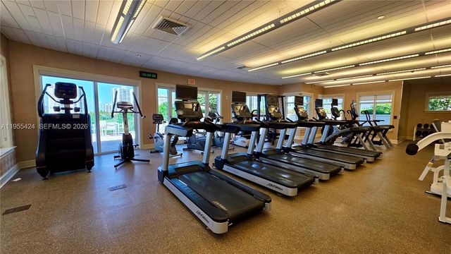 20000 E Country Club Dr 402, Aventura, FL 33180