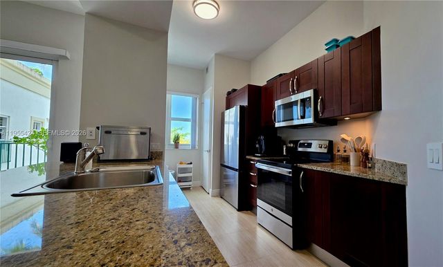 20000 E Country Club Dr 402, Aventura, FL 33180