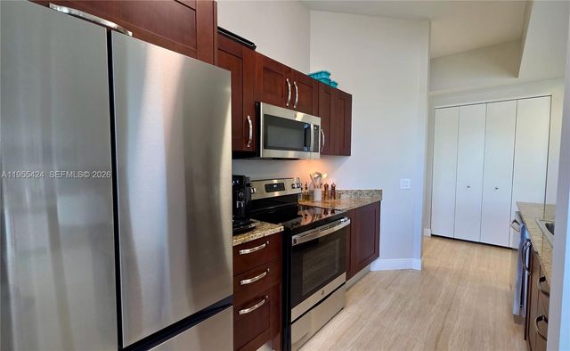 20000 E Country Club Dr 402, Aventura, FL 33180