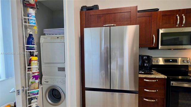 20000 E Country Club Dr 402, Aventura, FL 33180