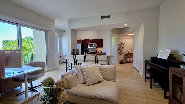 20000 E Country Club Dr 402, Aventura, FL 33180