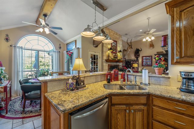 126 E Post Oak, Frankston, TX 75763